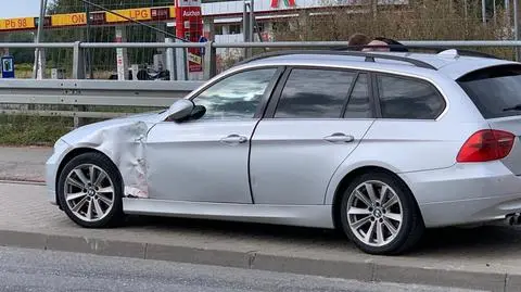 Autobus miejski zderzył się z bmw. Pasażerka trafiła do szpitala