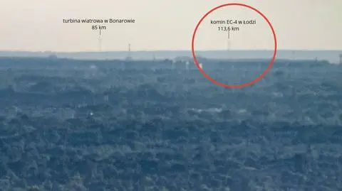 Komin w Łodzi widoczny z Varso