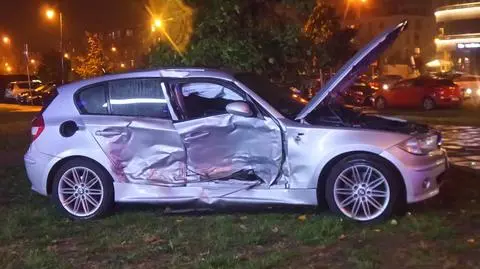 Zderzyli się na skrzyżowaniu. BMW skończyło jazdę 50 metrów dalej