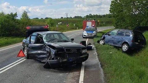 Czołowe zderzenie na DK19 w miejscowości Sarnaki 