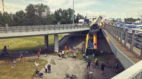 Autobus spadł z mostu Grota-Roweckiego