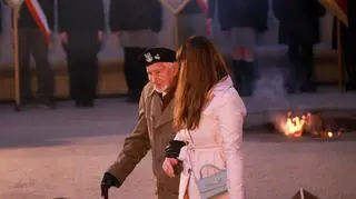 Weteran Powstania Warszawskiego Leszek Żukowski i wiceprezydentka Warszawy Renata Kaznowska 