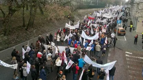 Nauczyciele manifestowali na ulicach Warszawy