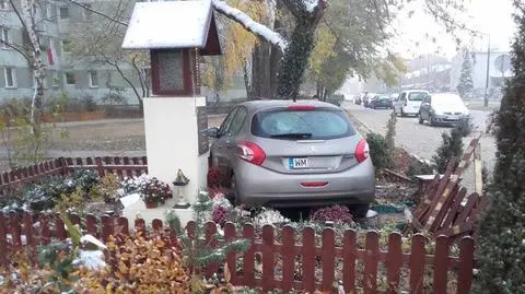 Nie wyhamował i wjechał w kapliczkę