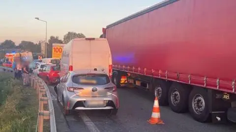 Jedna osoba ranna, pięć aut uszkodzonych. Wypadek na ślimaku