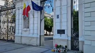 Żałoba po zbrodni na Uniwersytecie Warszawskim