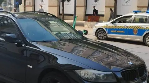 Kierowca wjechał na plac Pięciu Rogów