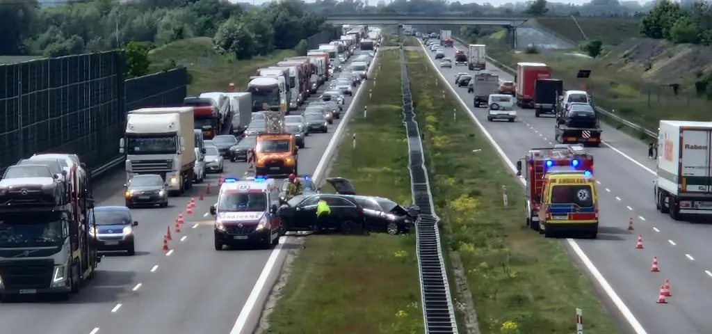 Wypadek i dwie kolizje. Utrudnienia na A2