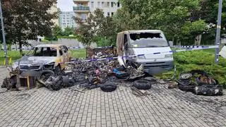 Nocny pożar aut na Targówku