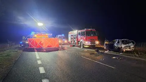 Zginęła pasażerka. Sprawca uciekł, "nie wiedział, czy ma zakaz prowadzenia"