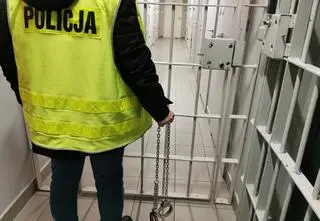 Ma dożywotni zakaz, złamał go już w dniu wyjścia z więzienia