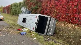 Dachowanie busa na trasie S7 pod Grójcem