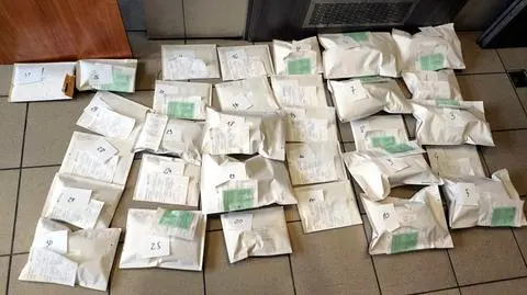 W aucie miał paczki z opioidami, wpadł, bo w czasie jazdy korzystał z telefonu