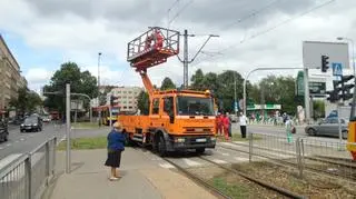 Zerwana sieć trakcyjna na Mokotowie