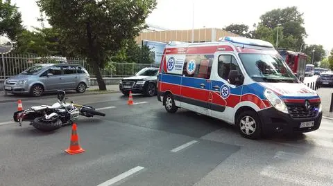 Motocyklista trafił do szpitala po zderzeniu na Mokotowie