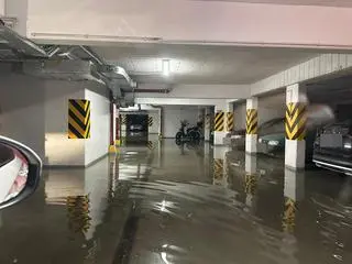 Zalany garaż przy ulicy Skarbka z Gór