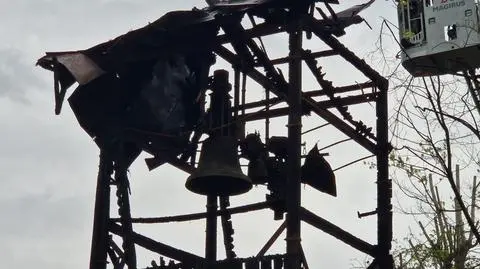 Spłonęła drewniana dzwonnica na Kamionku 