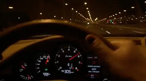 Porsche pędziło 300 km/h po trasie S79. Policja wie, kto jest jego właścicielem