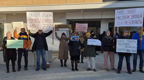 Kosztował 1,7 miliona złotych, stoi pusty. Seniorzy liczą na pomoc prezydenta