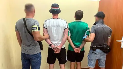 Kopali po głowie za zwrócenie uwagi w tramwaju. Zarzuty dla 22-latków