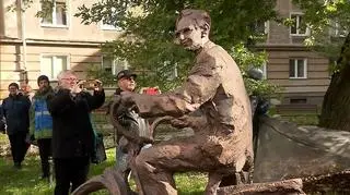 Pomnik Władysława Bartoszewskiego na Woli
