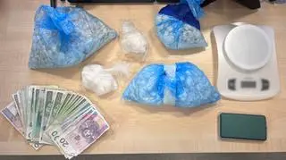 W mieszkaniu policjanci znaleźli dwa kilogramy narkotyków 