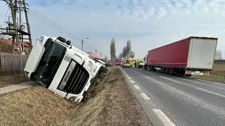 Zderzenie trzech aut i ciężarówki 