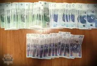 Jechał pijany i z zakazem kierowania. Policjantom chciał wręczyć łapówkę