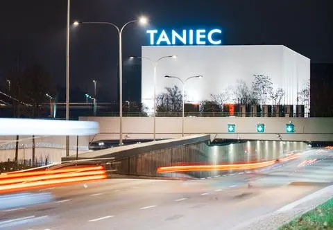 Neon już świeci. Pawilon nad Wisłą ma nową funkcję