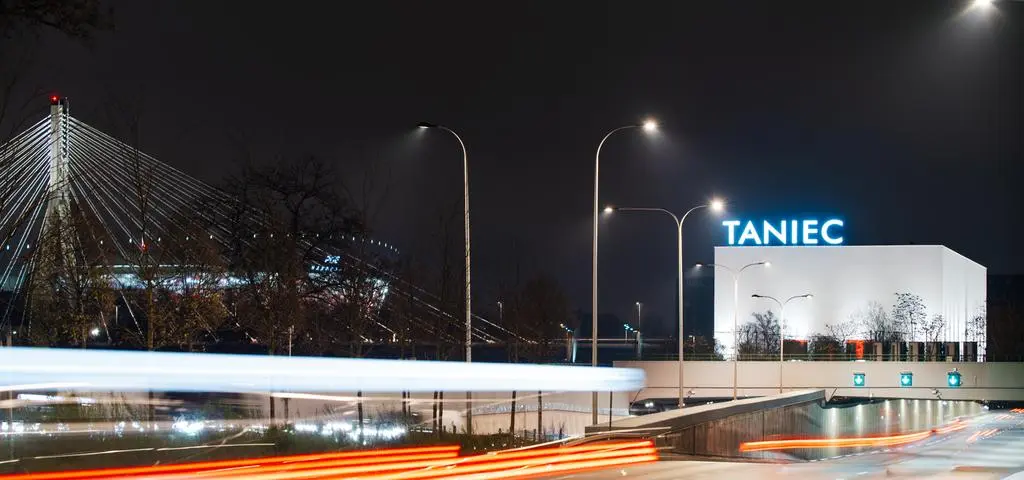 Neon już świeci. Pawilon nad Wisłą ma nową funkcję