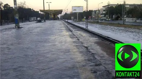 Ślizgawki na peronach. "Chodzenie to przygoda"