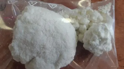 Pół kilograma narkotyków w mieszkaniu na Woli. Zarzut dla 39-latki