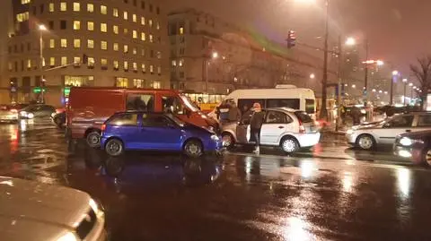 Niebezpieczny wieczór na ulicach. Potrącenia i wypadki