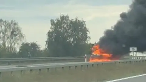 Pożar auta dostawczego na S7