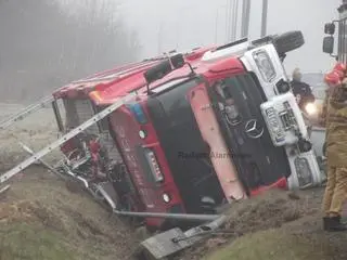 Wóz strażacki wpadł do rowu