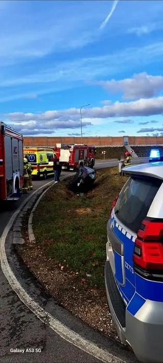 Nastolatek wjechał autem do rowu