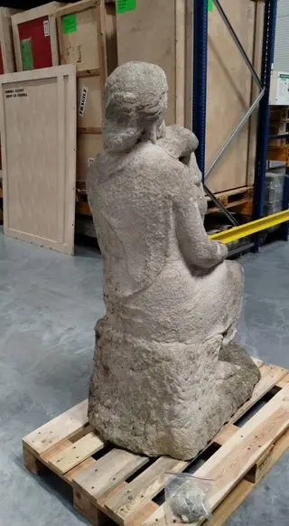 Rzeźba "Macierzyństwo" w magazynie MSN