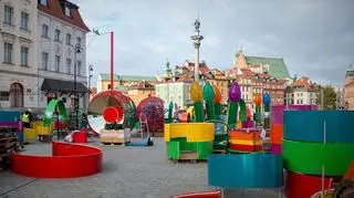 Montaż świątecznej iluminacji. To ostatni rok z ozdobami w stylu retro 