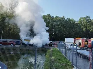 Pożar samochodu elektrycznego w Markach 