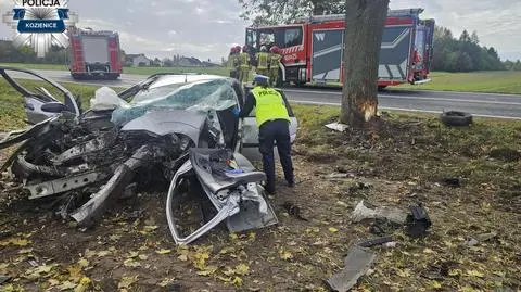 Wjechał do rowu, dwie osoby są ranne. Był pijany i ma sądowy zakaz prowadzenia 