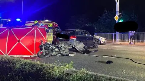 Zderzenie trzech pojazdów, motocyklista nie żyje 
