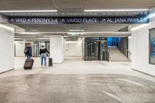 Przejście łączące galerię północną Dworca Centralnego z Varso Tower