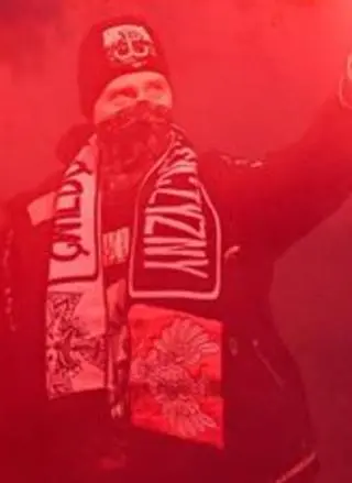 Policja publikuje wizerunki osób, które używały środki pirotechniczne na marszu 11 listopada