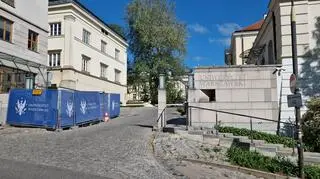 Wejście na kampus UW od strony Oboźnej 
