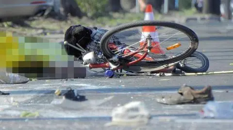 Rowerzysta odrzucony na kilkanaście metrów. Policja poszukuje świadków