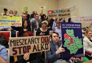 Co się wydarzyło na Radzie Warszawy? Padły argumenty o Jaruzelskim i Ku Klux Klanie