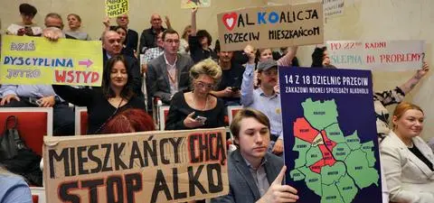 Co się wydarzyło na Radzie Warszawy? Padły argumenty o Jaruzelskim i Ku Klux Klanie