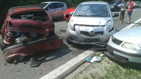 Karambol. Sześć aut zderzyło się na Czecha