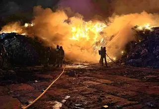 Nocny pożar składowiska odpadów. Kolejny w tym roku