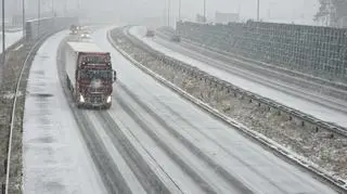 Opady śniegu w niedzielny poranek